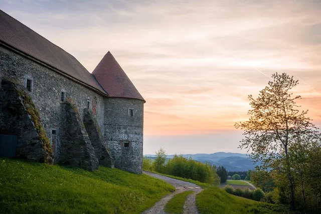 Myštěves - Hrady a zámky